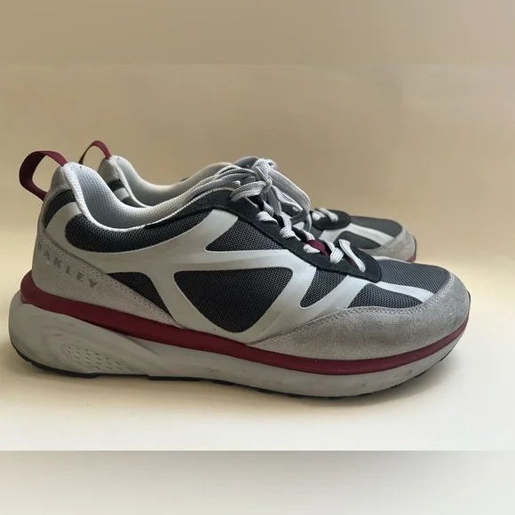 Oakley Men's Gray and Burgundy Sneakers